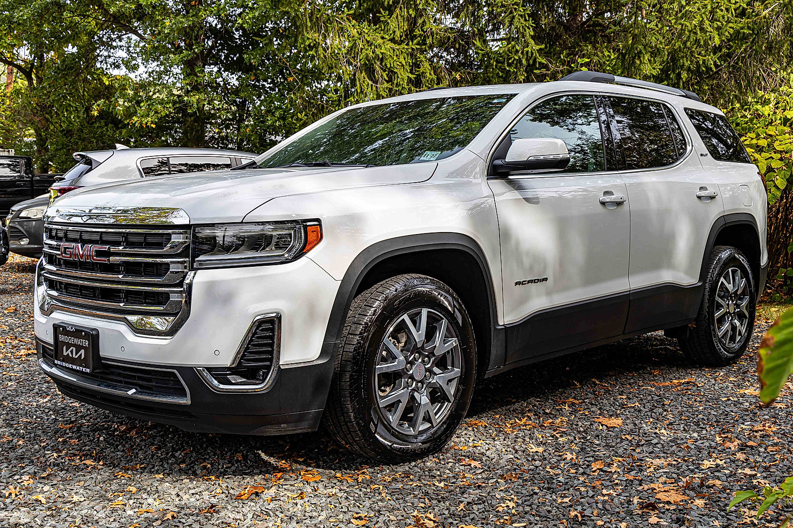 Used 2023 GMC Acadia SLT w/ LPO, Floor Liner Package image 3