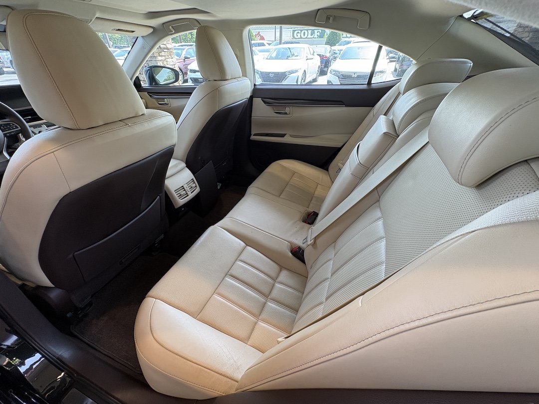 Used 2016 Lexus ES 350 w/ Luxury Package w/Wood Trim FWD image 27