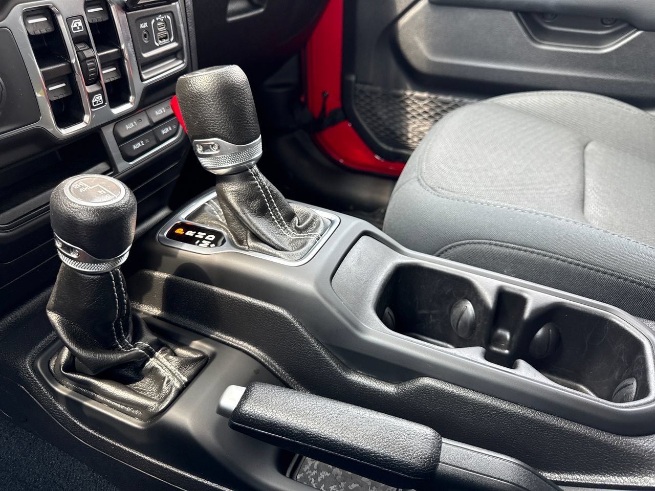 Used 2022 Jeep Wrangler Unlimited Sahara AWD/4WD image 21