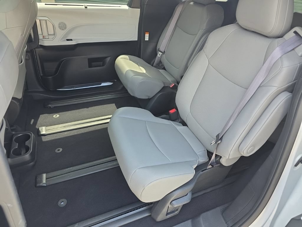 Certified 2025 Toyota Sienna XLE AWD/4WD image 12