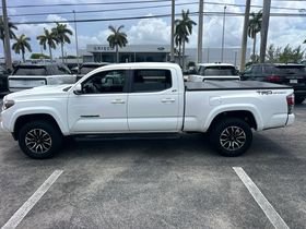 Used 2022 Toyota Tacoma TRD Sport w/ Technology Package RWD image 4