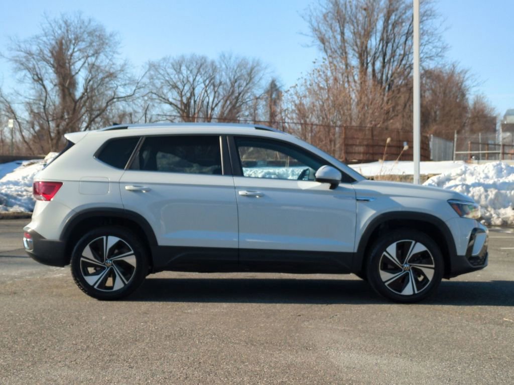 Used 2023 Volkswagen Taos SE image 2