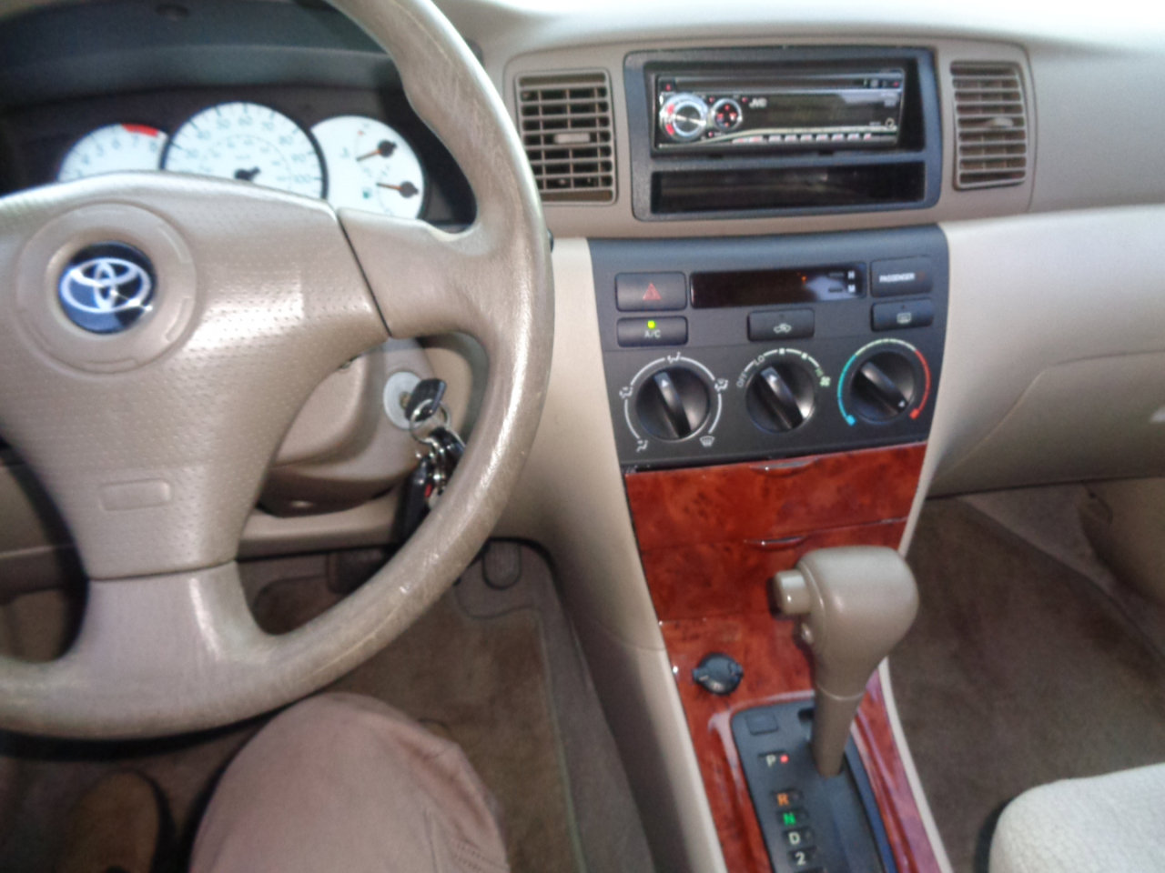 Used 2004 Toyota Corolla LE image 19