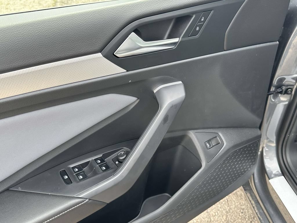 New 2026 Volkswagen Jetta SE FWD image 13