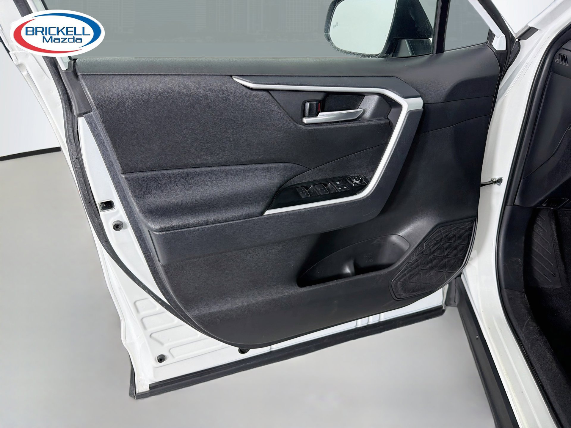 Used 2025 Toyota RAV4 XLE FWD image 20