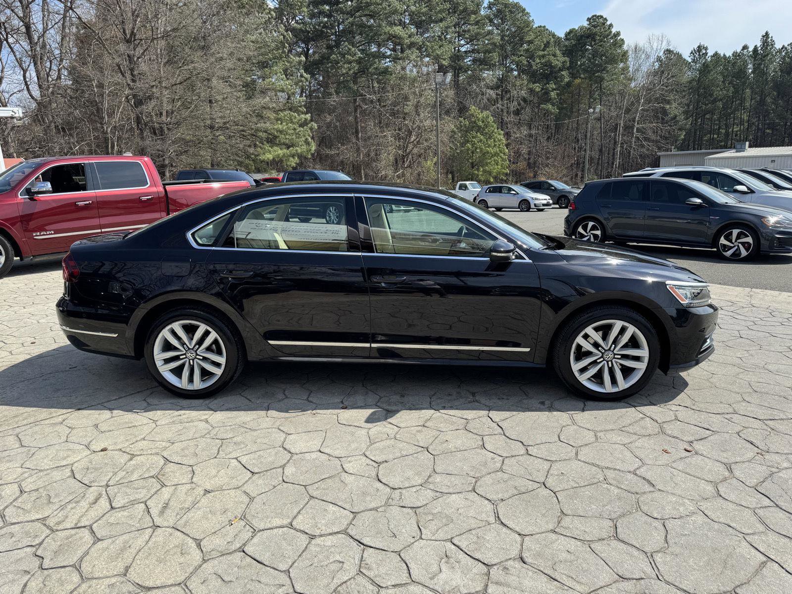 Used 2019 Volkswagen Jetta SE w/ Cold Weather Package image 19