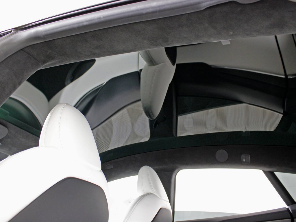 Used 2022 Tesla Model S Plaid image 17