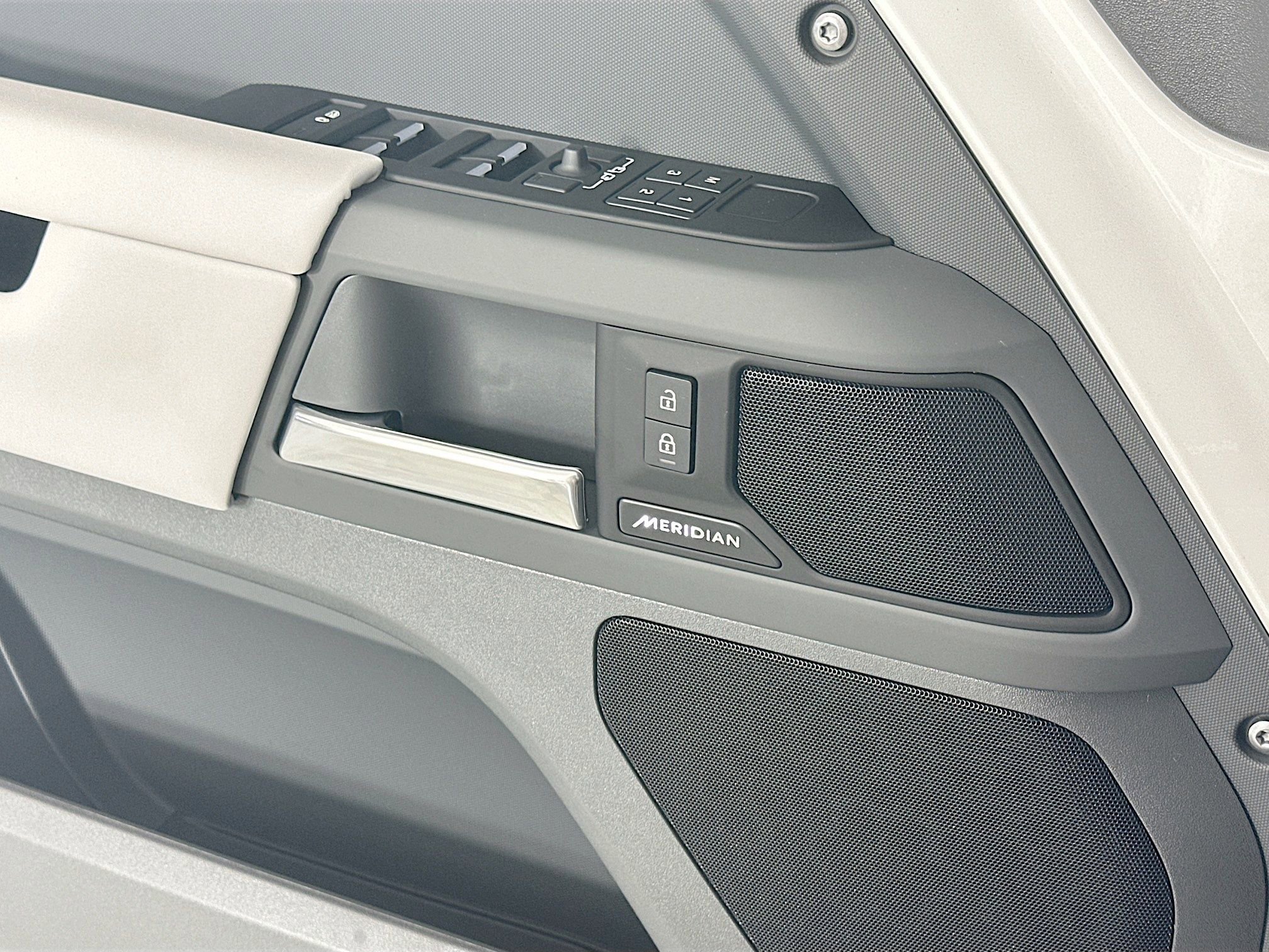 Used 2026 Land Rover Defender 110 S image 16