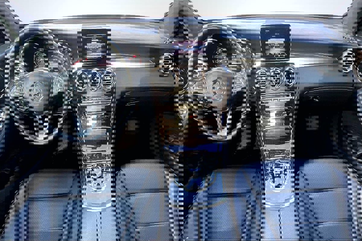 Used 2018 Mercedes-Benz GLC 300 SUV image 16