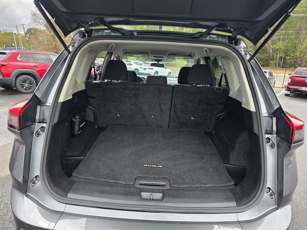 Used 2024 Nissan Rogue S image 9