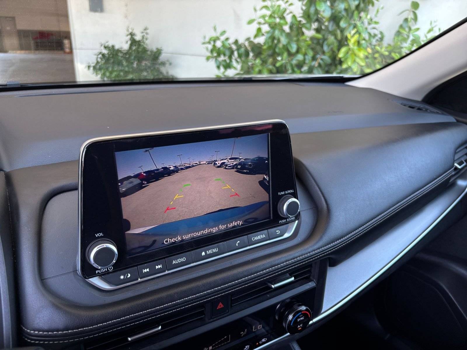 Used 2025 Nissan Rogue SV FWD image 25