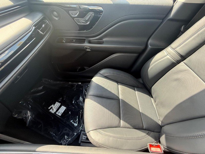 New 2027 Lincoln Aviator Reserve w/ Jet Appearance Package AWD/4WD image 17