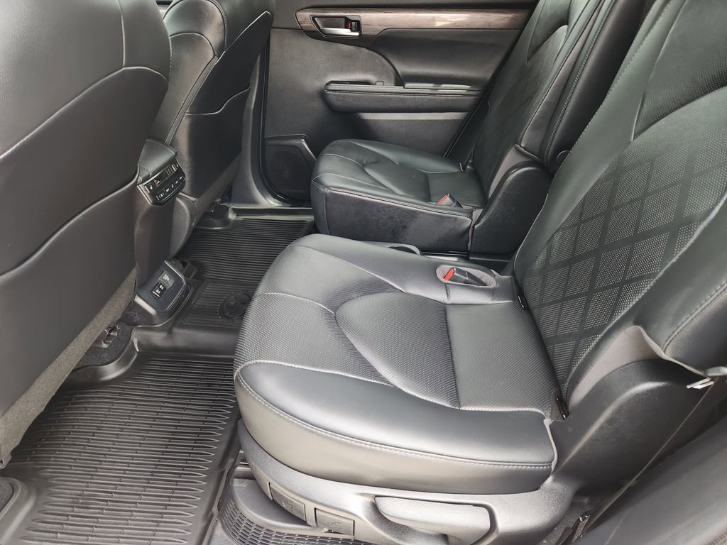Used 2020 Toyota Highlander Platinum AWD/4WD image 32