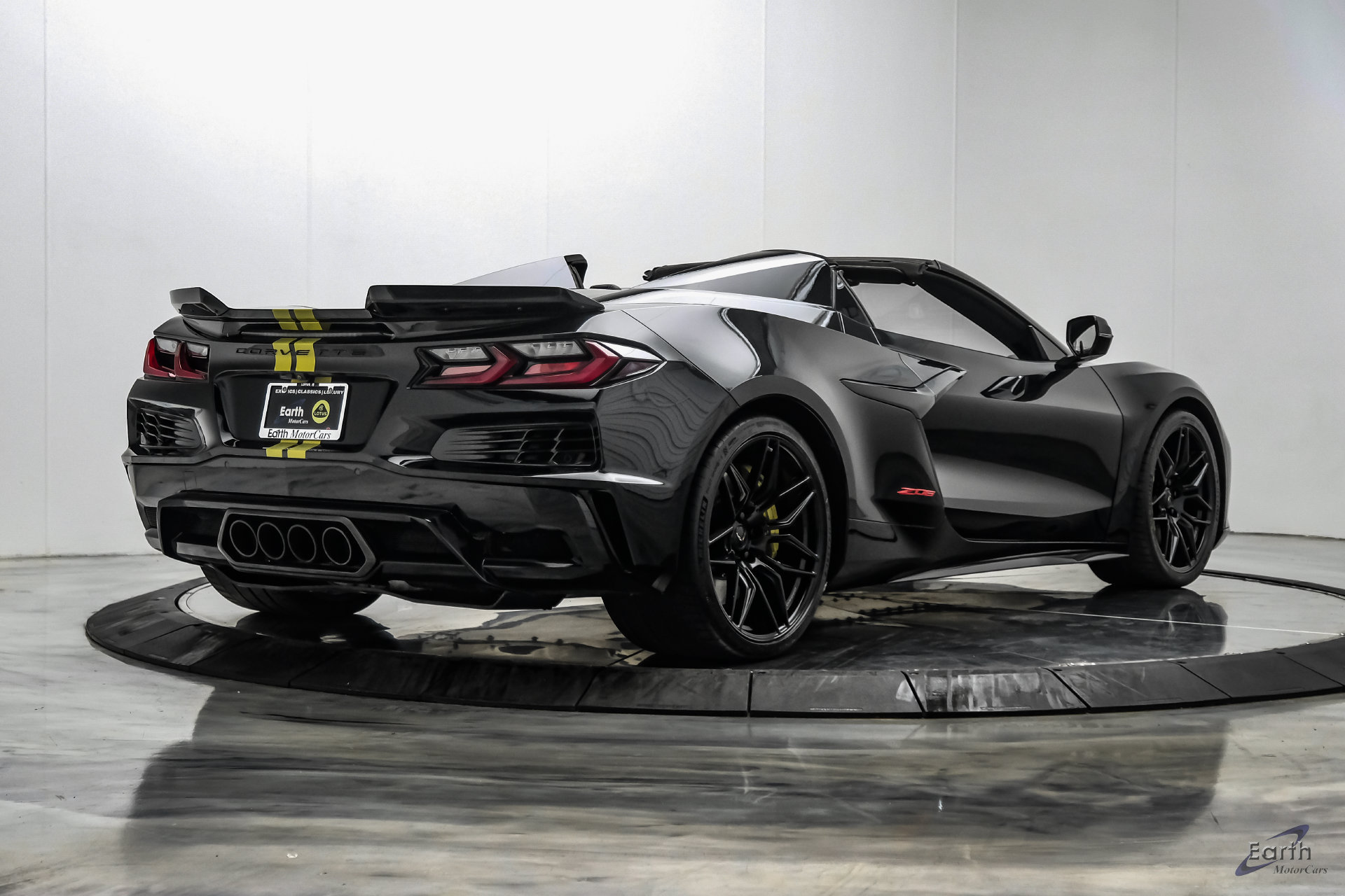 Used 2023 Chevrolet Corvette Z06 w/ Stealth Interior Trim Package RWD image 21