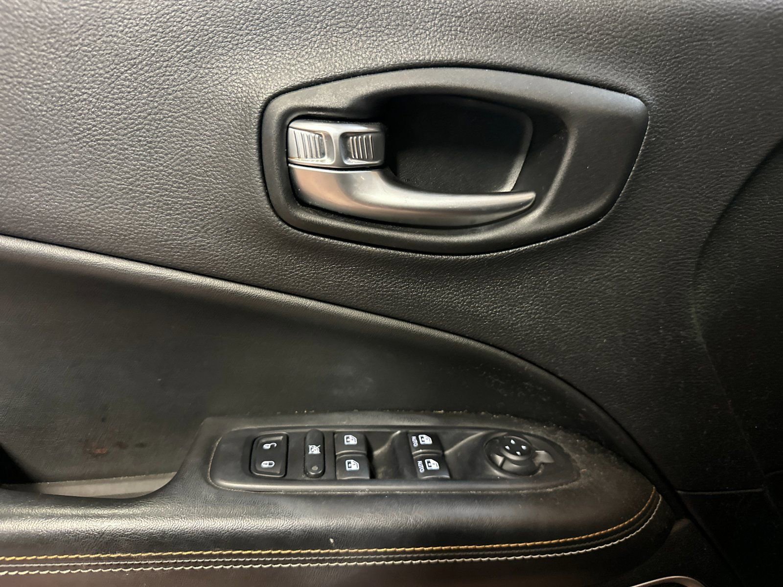 Used 2019 Jeep Compass Latitude w/ Cold Weather Group image 10