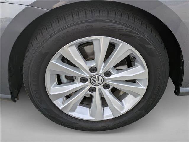 Used 2019 Volkswagen Golf SE image 10