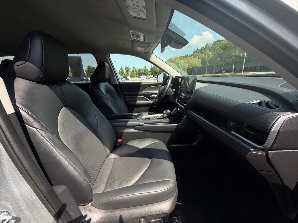 Used 2025 Toyota Grand Highlander AWD image 33