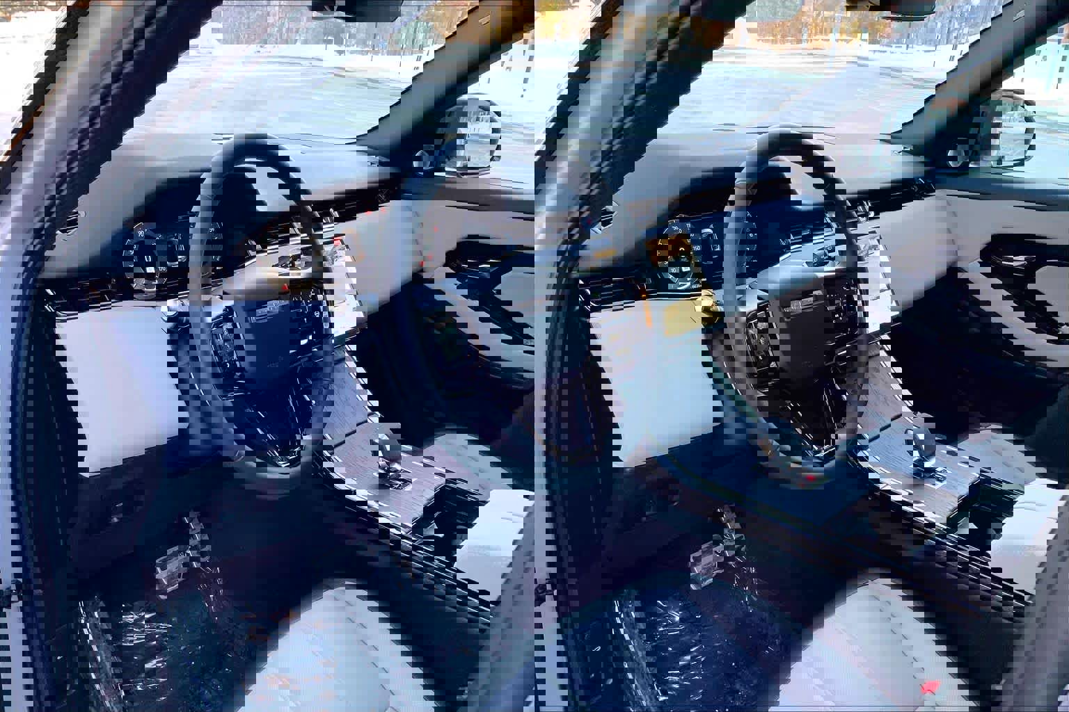 Certified 2026 Land Rover Range Rover Evoque Dynamic SE image 17