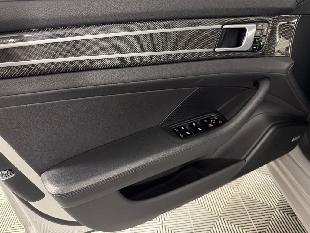 Used 2018 Porsche Panamera 4S image 25