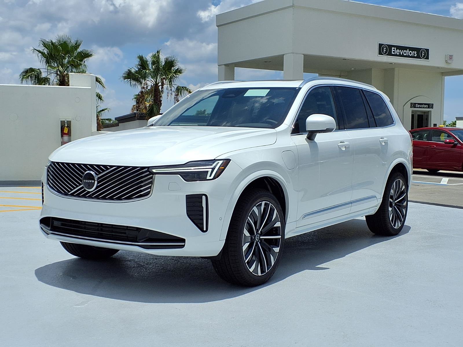 New 2026 Volvo XC90 T8 Plus w/ Protection Package Premier AWD/4WD image 3