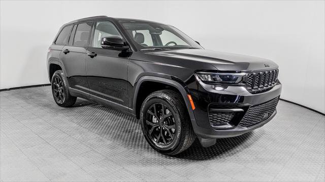 Used 2024 Jeep Grand Cherokee Altitude RWD image 11