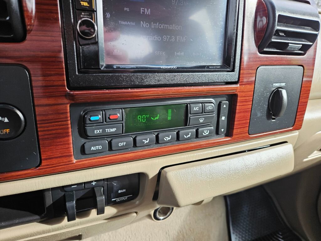 Used 2005 Ford F350 Lariat image 22
