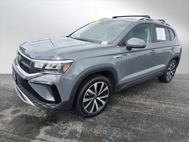 Used 2023 Volkswagen Taos SE w/ Panoramic Sunroof Package AWD/4WD image 7