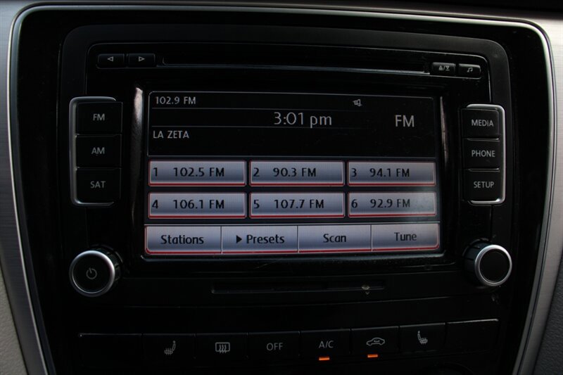 Used 2013 Volkswagen Passat 2.5 SE FWD image 9