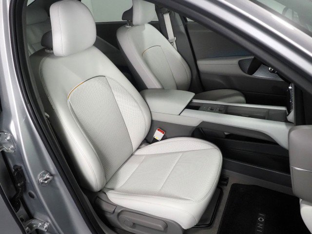 Used 2025 Hyundai Ioniq 6 SEL RWD image 2