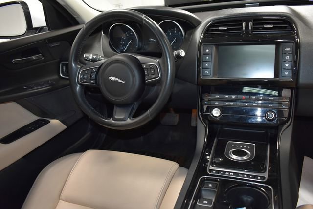 Used 2017 Jaguar XE Premium AWD/4WD image 32