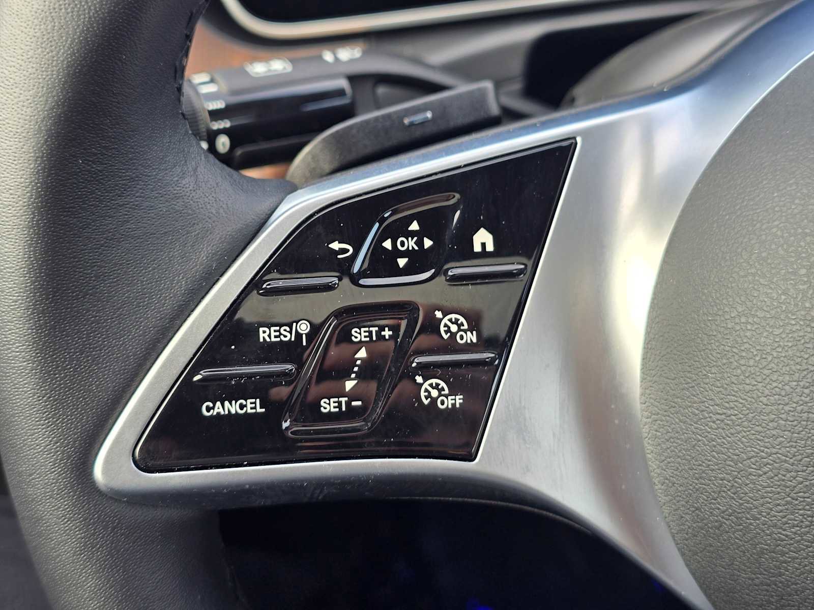 Used 2025 Mercedes-Benz C 300 Sedan image 33