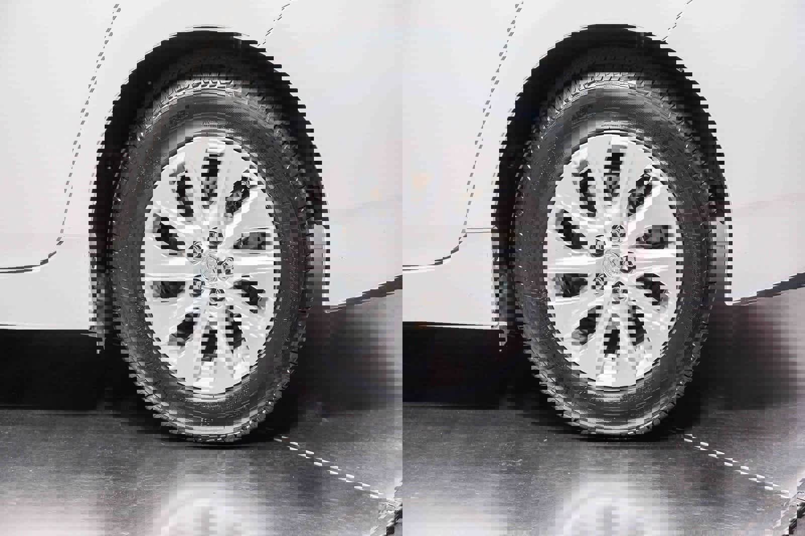 Used 2015 Toyota Prius Prime Plug-In Hybrid image 8