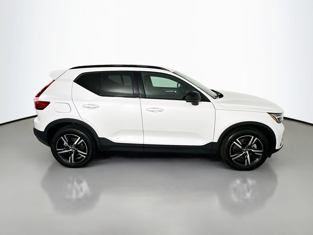 Used 2023 Volvo XC40 B5 Plus AWD/4WD image 8