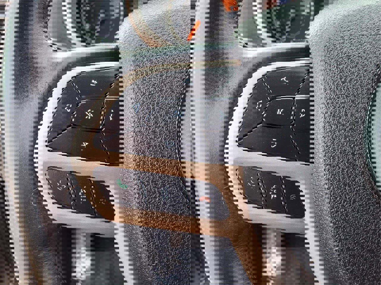 Used 2018 Jeep Cherokee Limited image 25