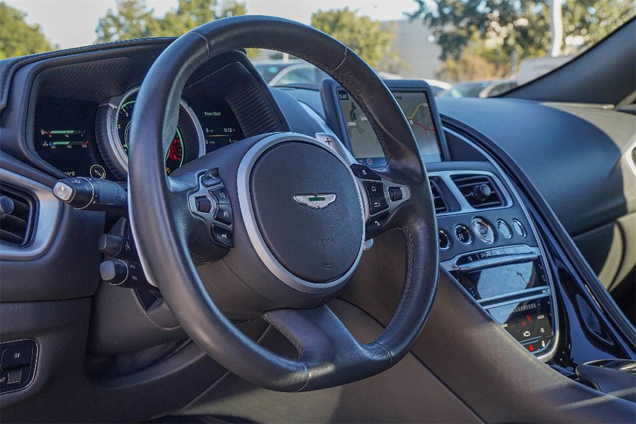 Used 2020 Aston Martin DB11 Volante image 25