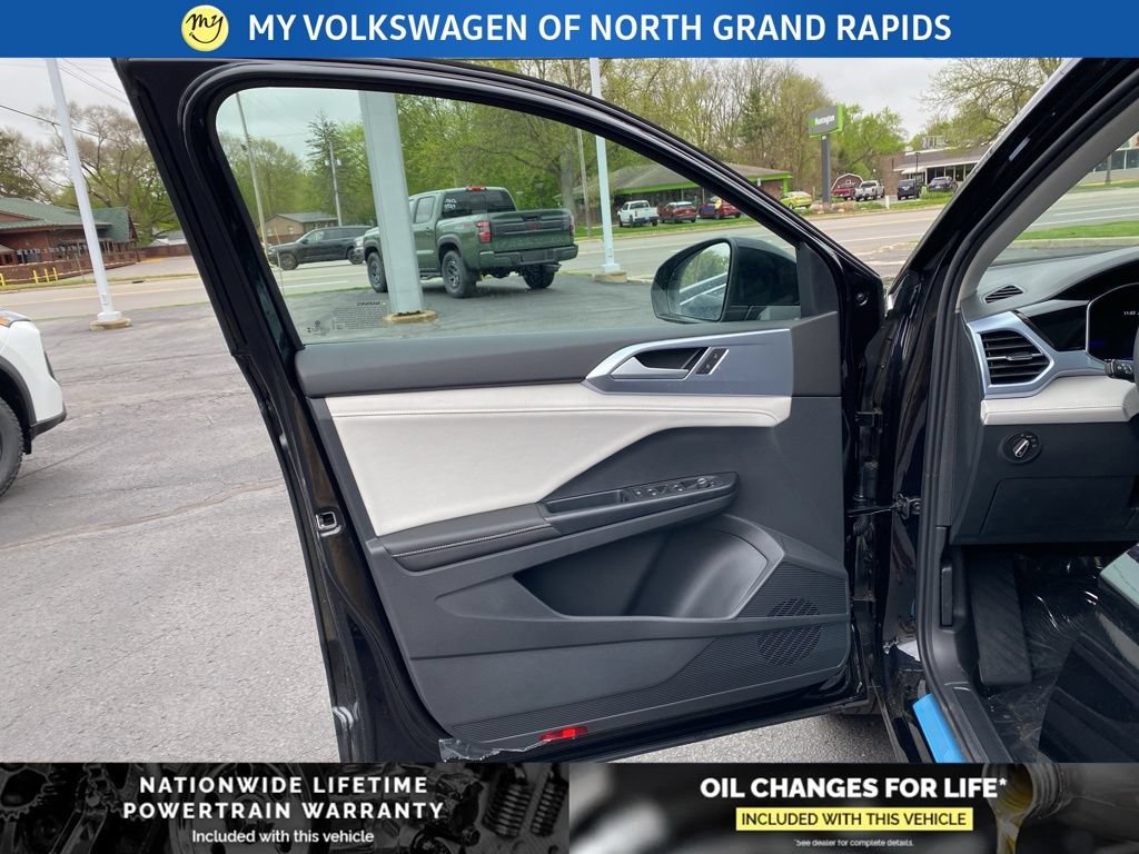 New 2026 Volkswagen Taos SE AWD/4WD image 6