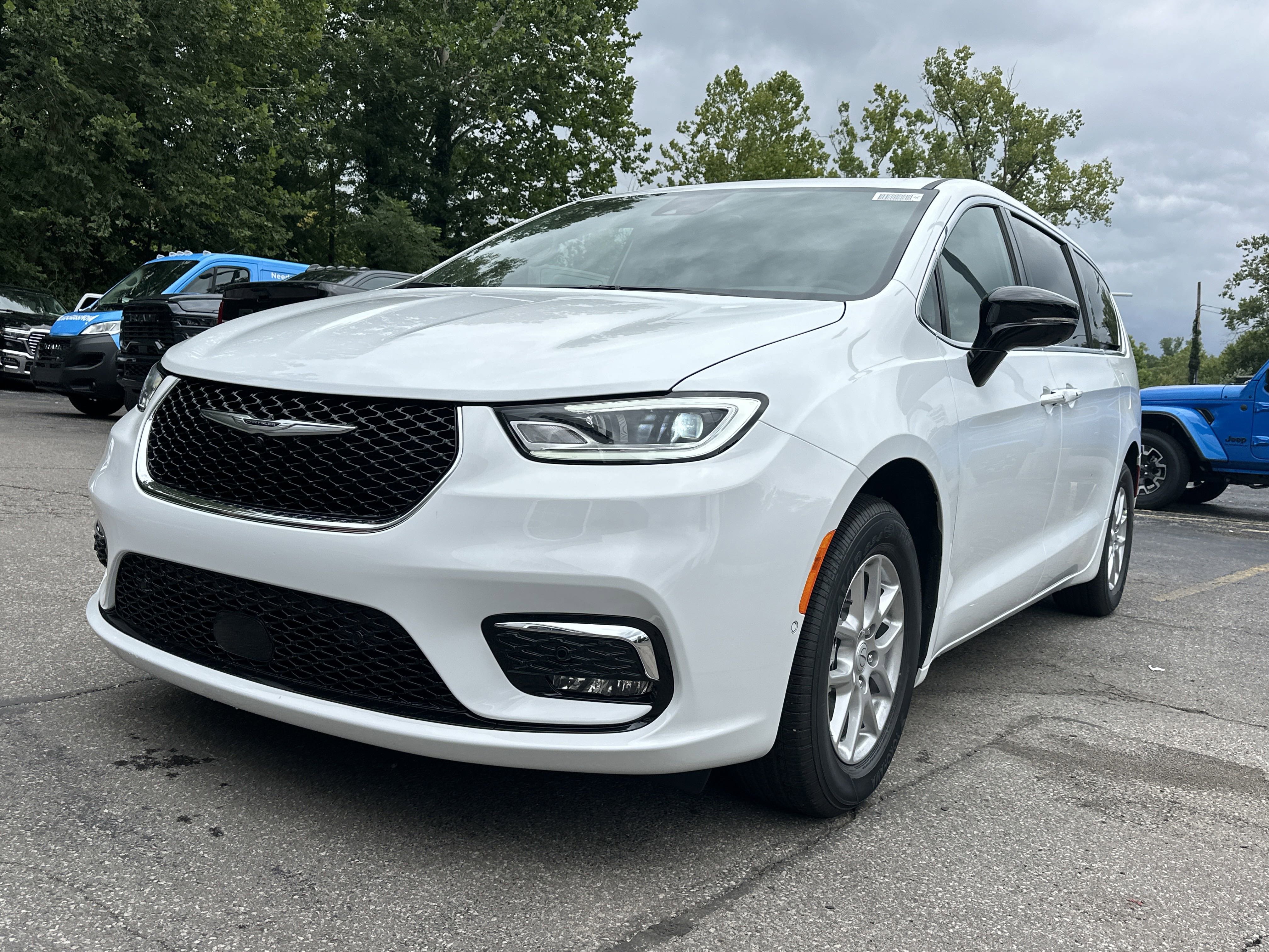 New 2026 Chrysler Pacifica Select image 22
