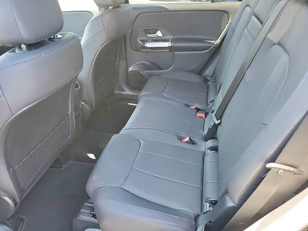 New 2025 Mercedes-Benz GLB 250 4MATIC image 9