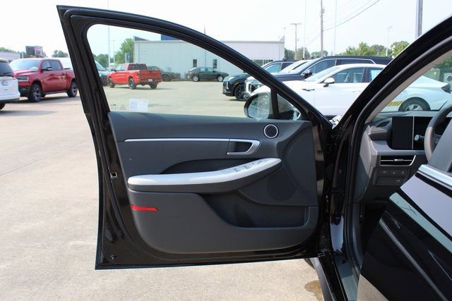 Used 2025 Hyundai Sonata SE FWD image 8