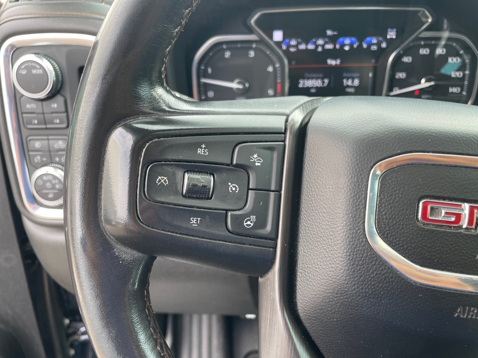 Used 2022 GMC Sierra 2500 AT4 w/ AT4 Premium Plus Package AWD/4WD image 15