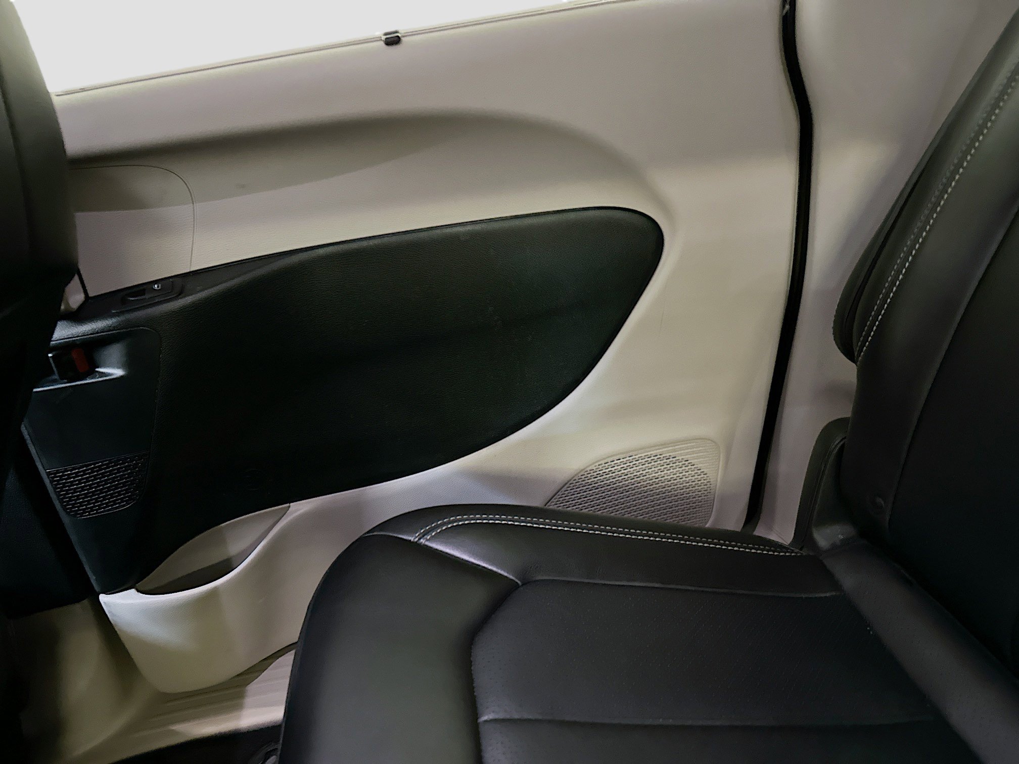 Used 2024 Chrysler Pacifica Touring-L image 32