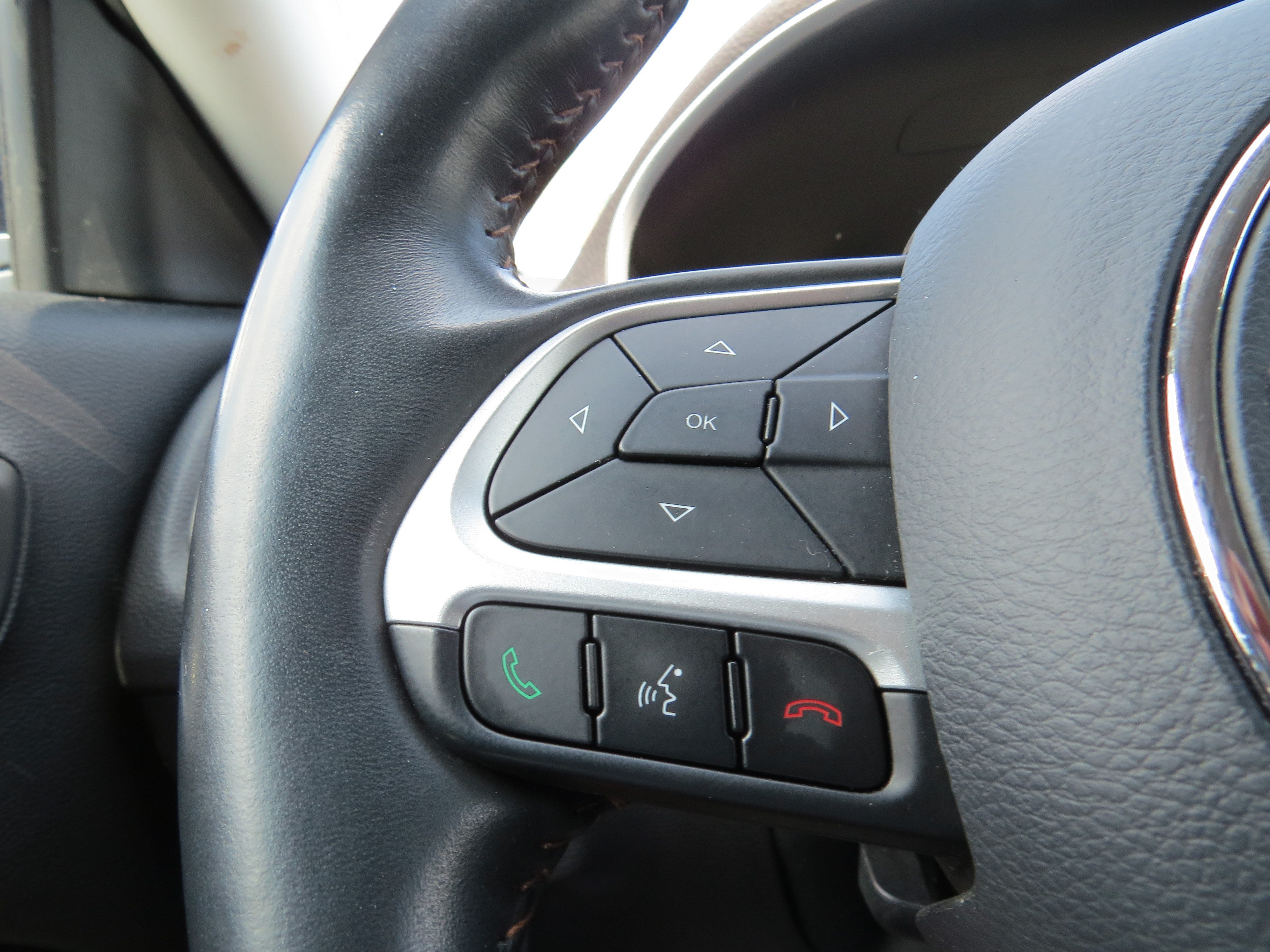 Used 2018 Jeep Compass Latitude w/ Popular Equipment Group AWD/4WD image 19