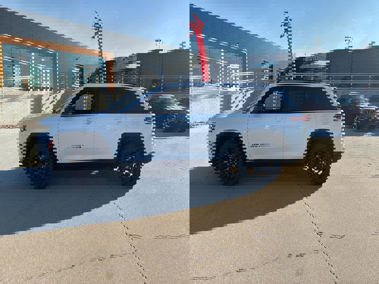 Used 2023 Jeep Grand Cherokee Altitude image 2