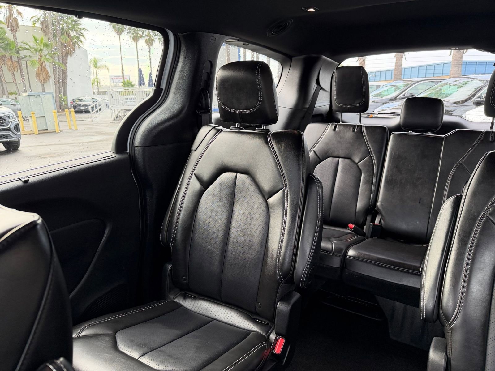 Used 2025 Chrysler Pacifica Select image 42