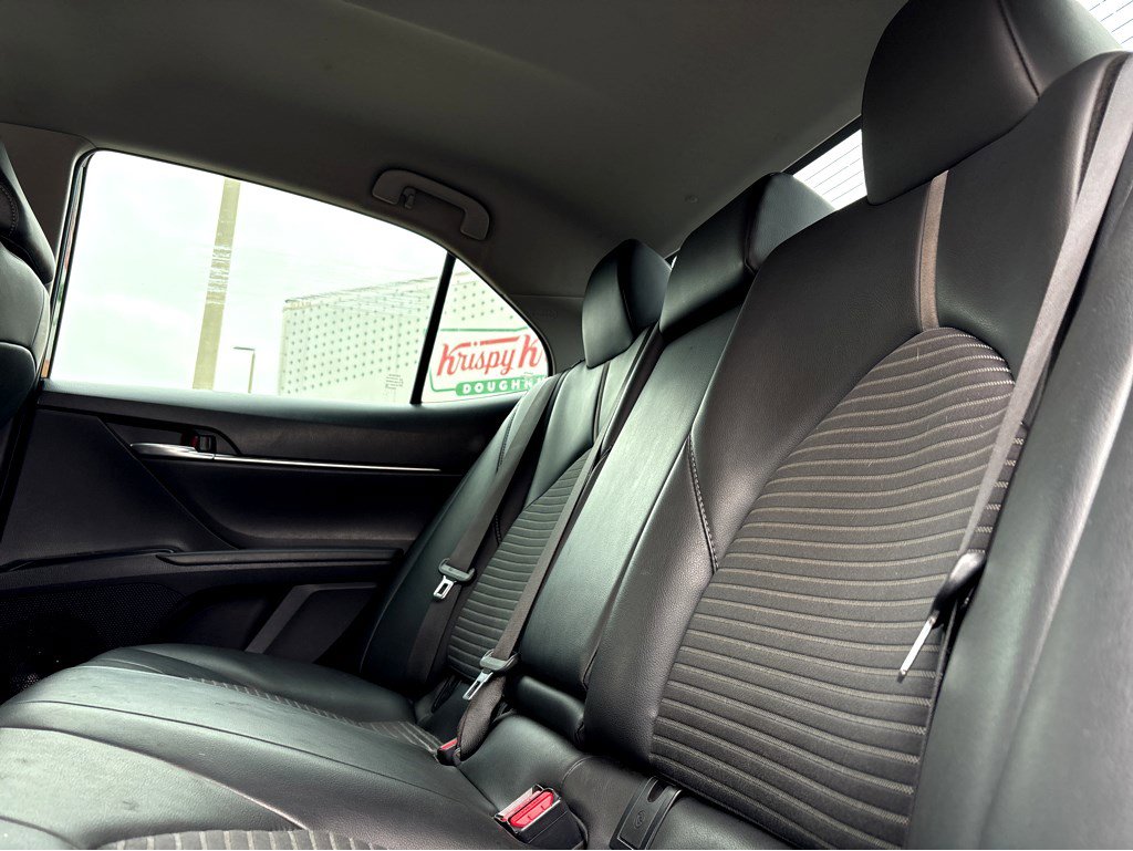 Used 2020 Toyota Camry SE image 15