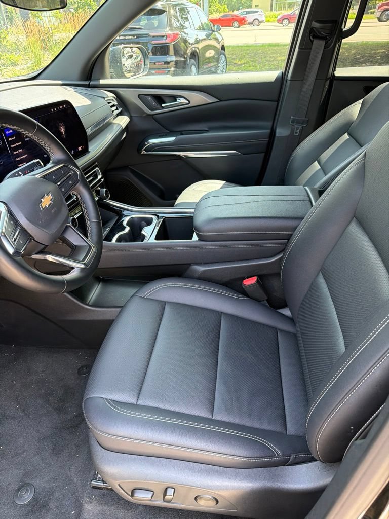 Used 2026 Chevrolet Traverse LT AWD/4WD image 18