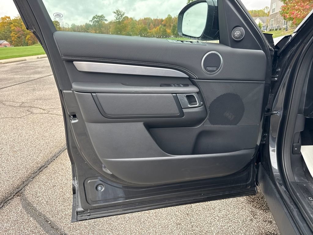 Used 2024 Land Rover Discovery Dynamic SE image 19