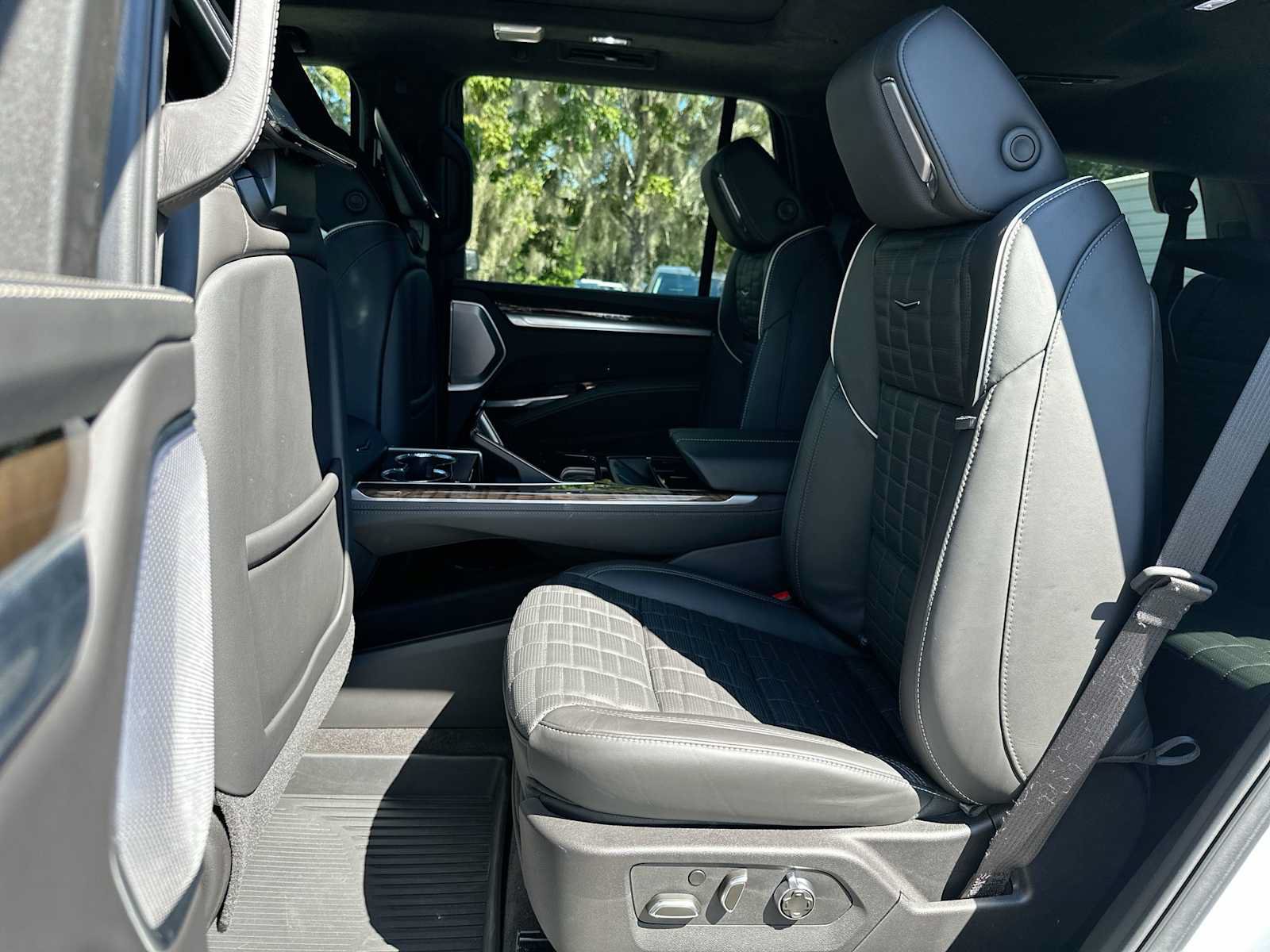 Certified 2026 Cadillac Escalade Platinum Sport AWD/4WD image 14