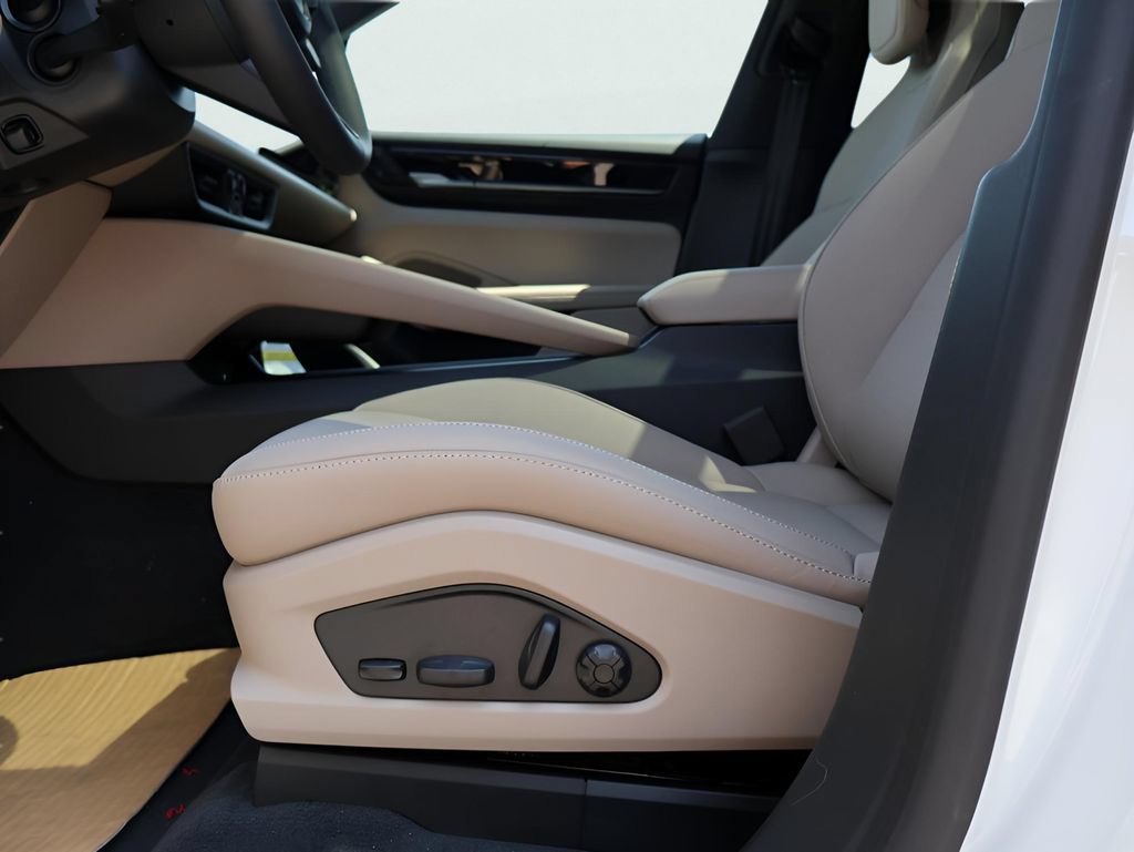 New 2025 Porsche Macan Electric RWD image 36