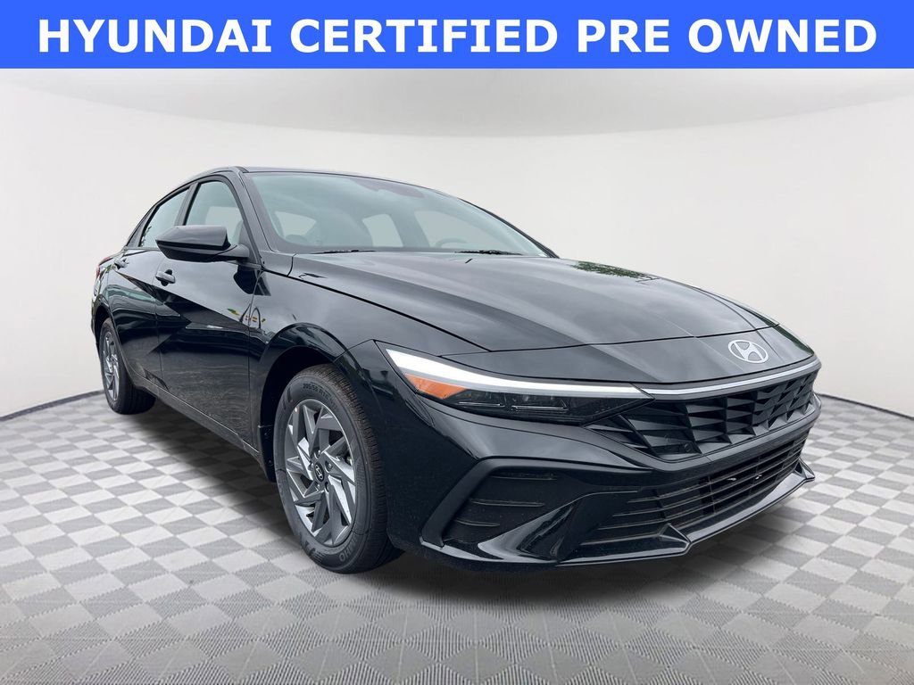 Used 2025 Hyundai Elantra Blue image 3